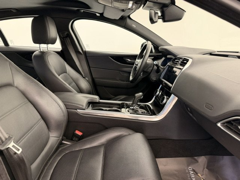 Jaguar XE SPORT MET BLACK PACK BENZINE AUTO 39000KM!!!! — photo 10