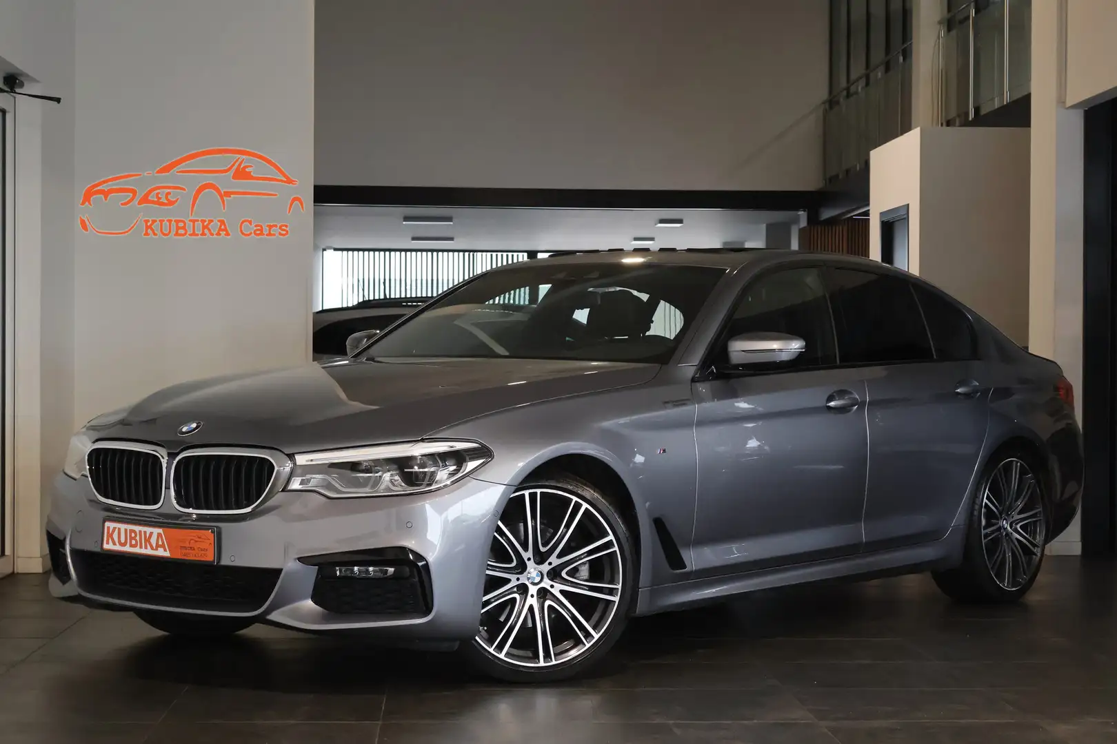 BMW 520 M-Pack BTW Aut Pano Navi Cam Head-Up KeyLess 12M Gris - 1