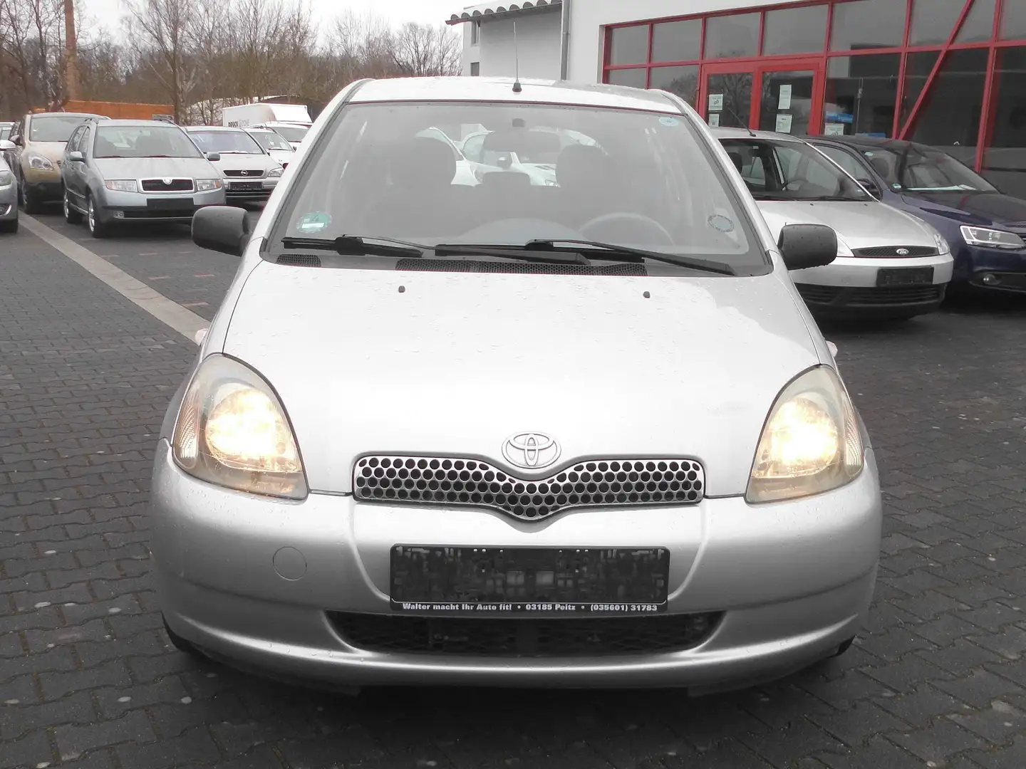 Toyota Yaris 1.3 linea sol.KLIMA .ALUFEL+ALLWETERREIFEN,5TÜR Argent - 1