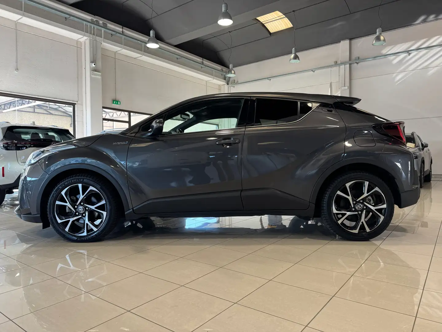 Toyota C-HR 2.0 Hybrid E-CVT More Business NAVI 18'' FULL LED Сірий - 2