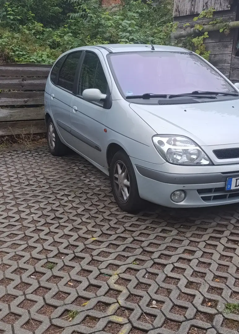 Renault Scenic Scenic 1.6 16V Privilege Silber - 2