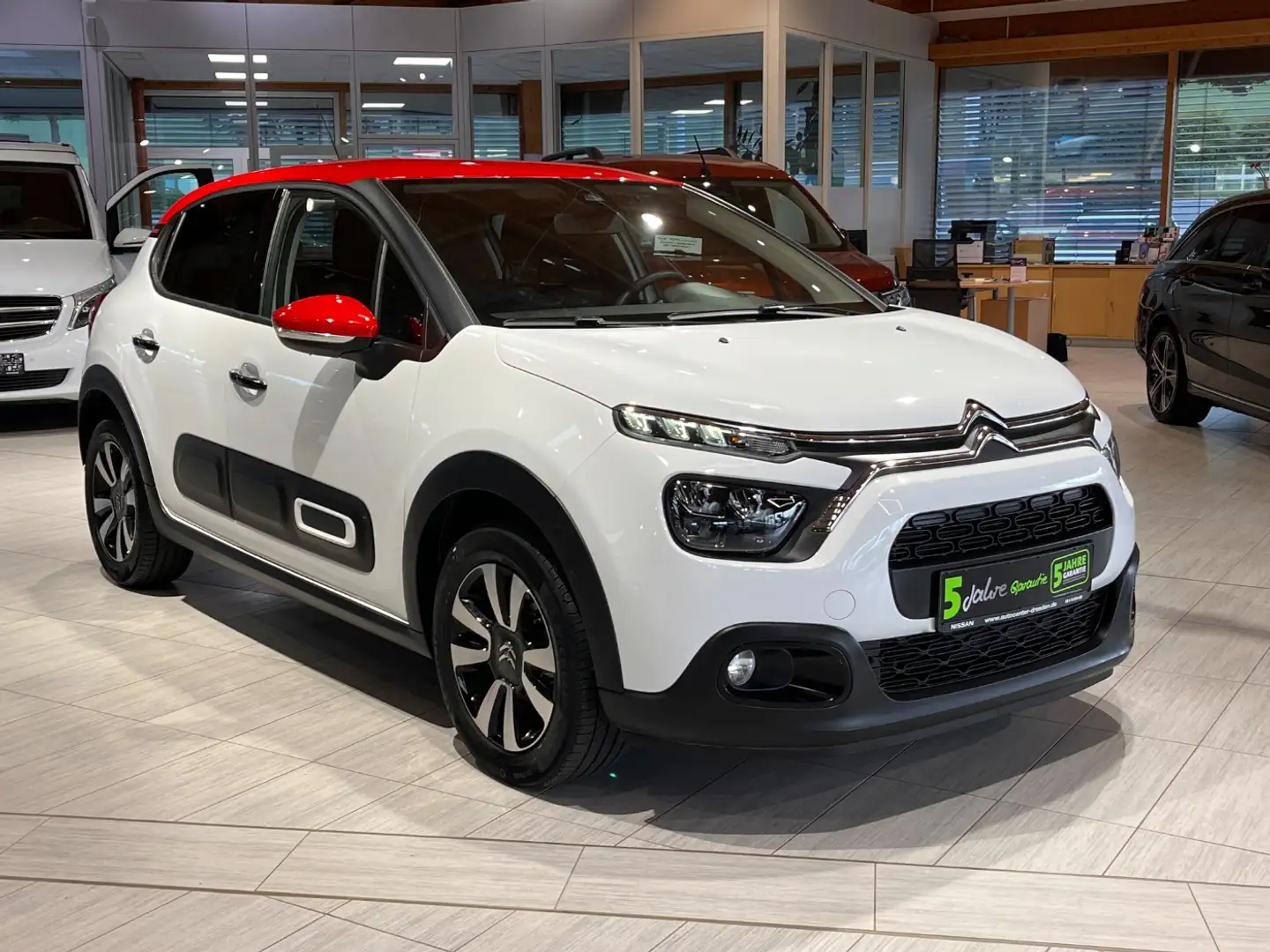 Citroen C3 1.2 PureTech 110 Shine SpurH LM LED KeyLess White - 2
