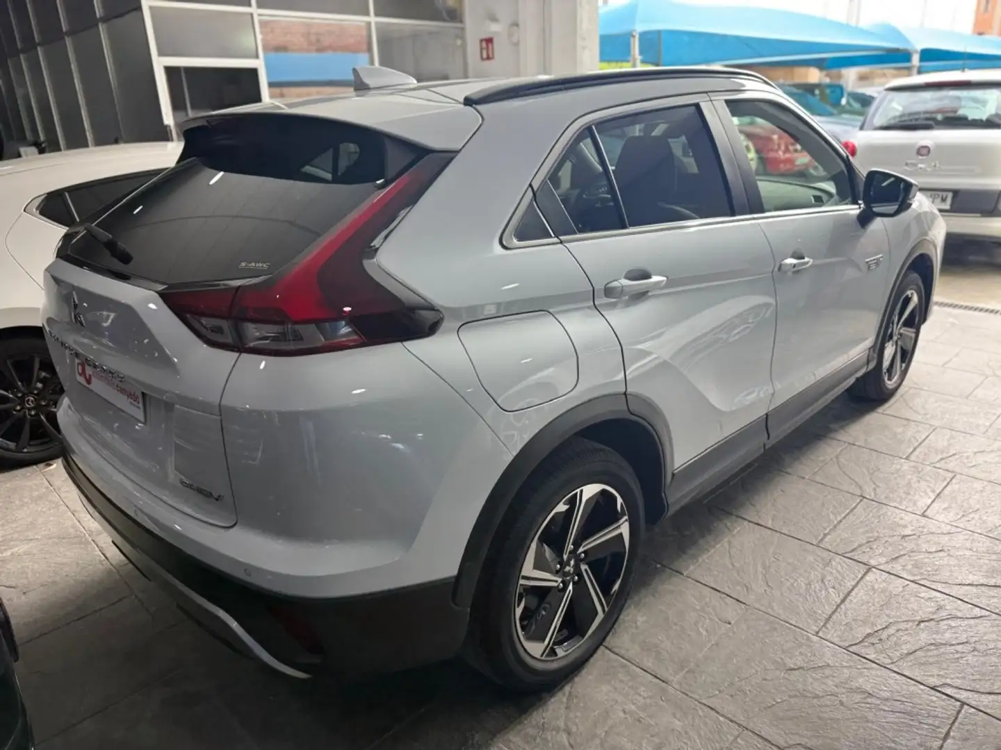 Mitsubishi Eclipse Cross PHEV Kaiteki 4WD Weiß - 2