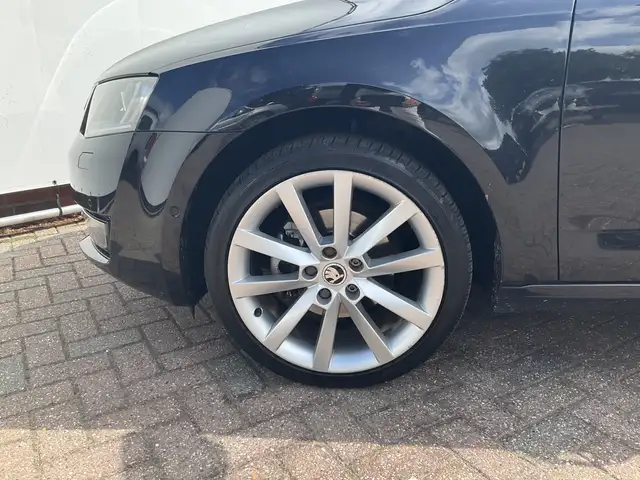 Skoda Octavia view 13