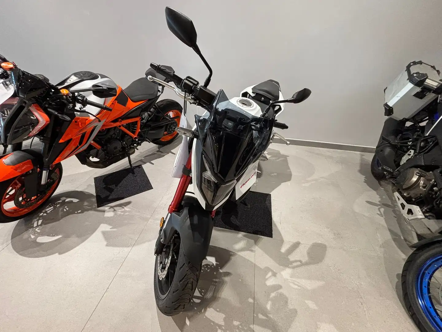 Honda Hornet cb 750 Bianco - 2