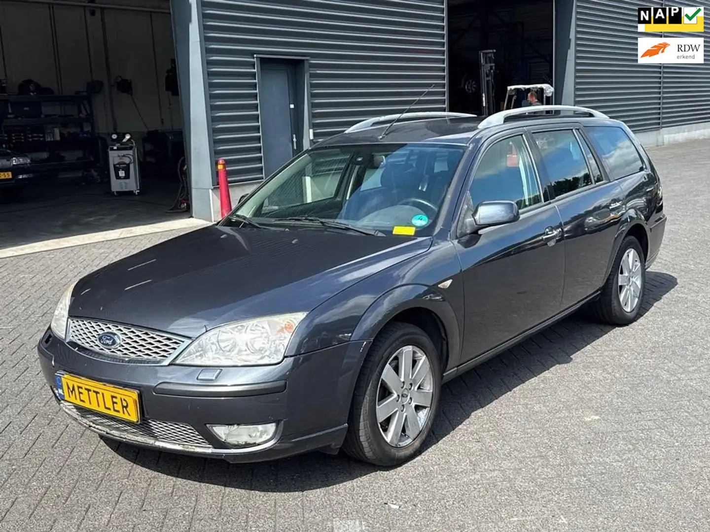 Ford Mondeo Wagon 1.8-16V Platinum , PDC , Trekhaak , Airco Grijs - 1