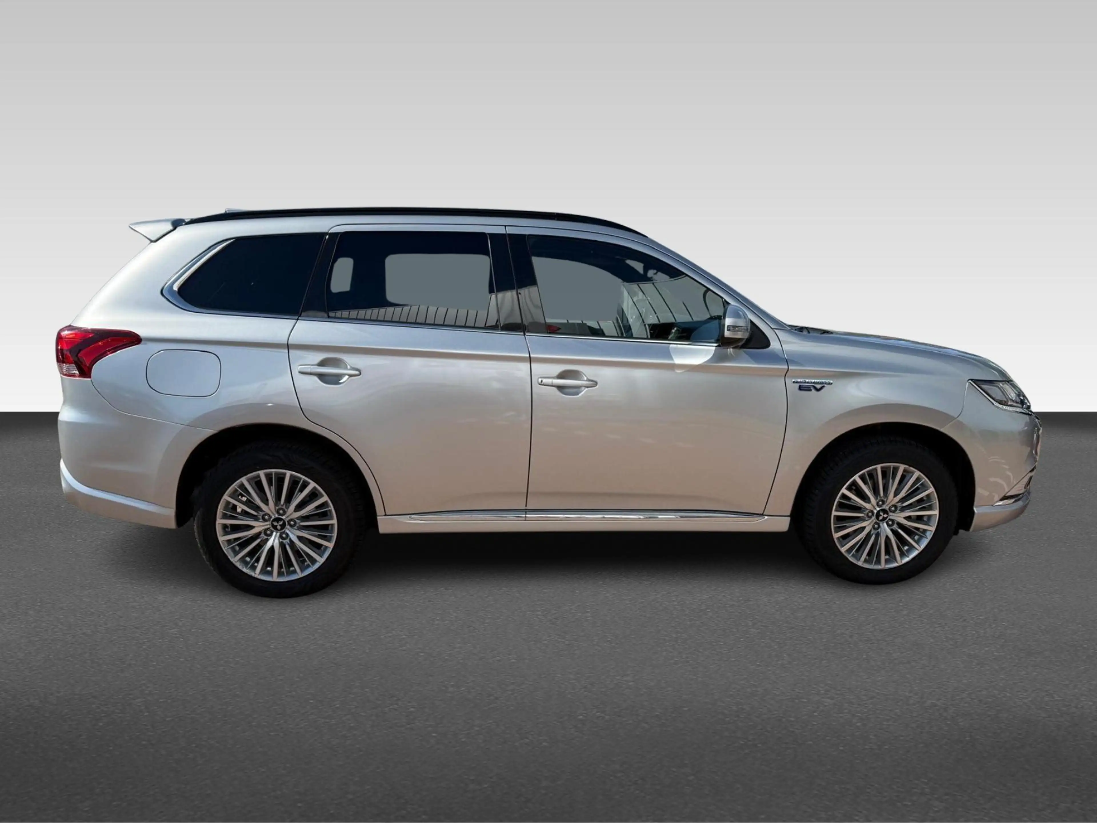 Mitsubishi Outlander 2.4 PHEV S-Edition — photo 9