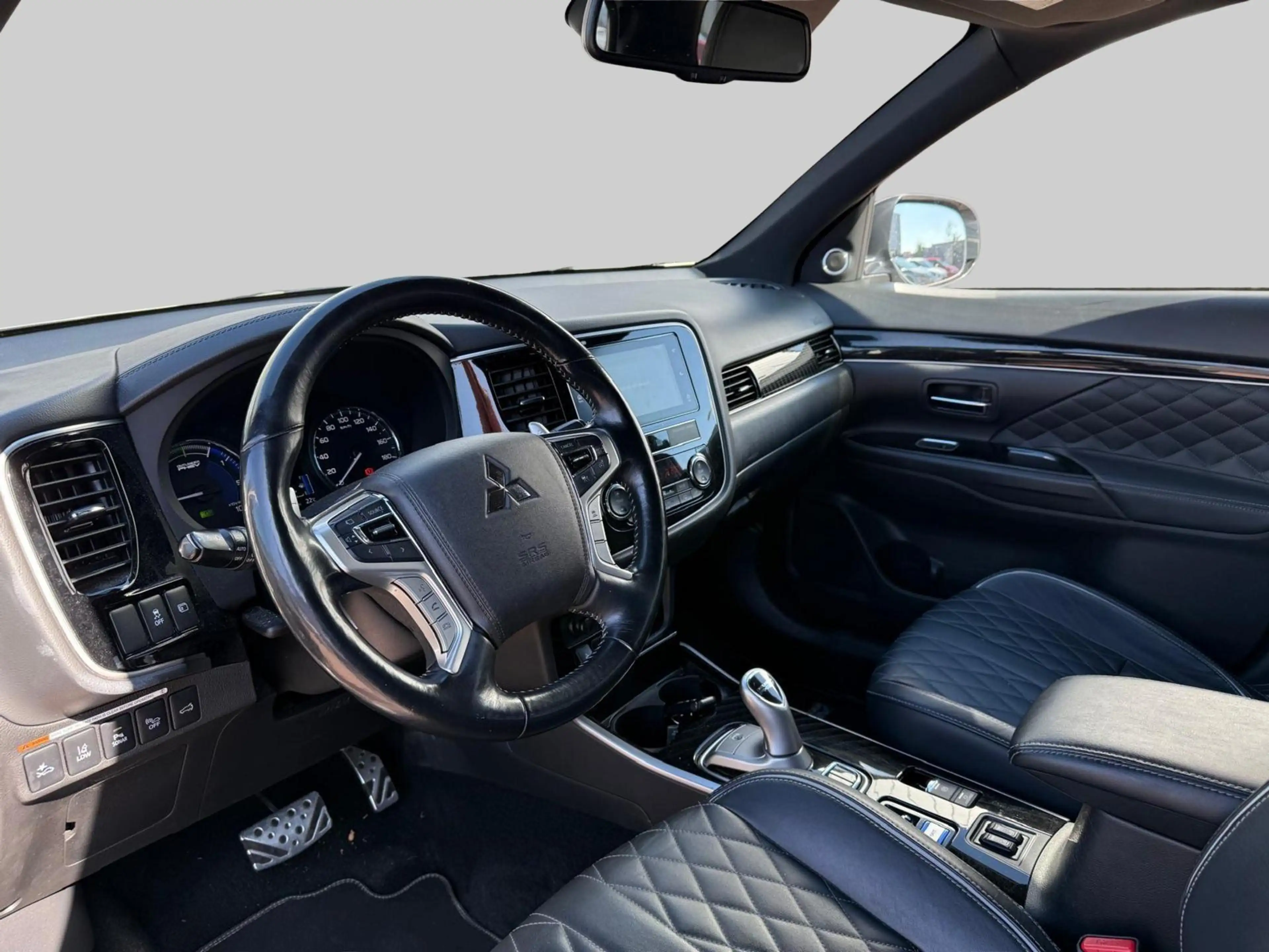 Mitsubishi Outlander 2.4 PHEV S-Edition — photo 4