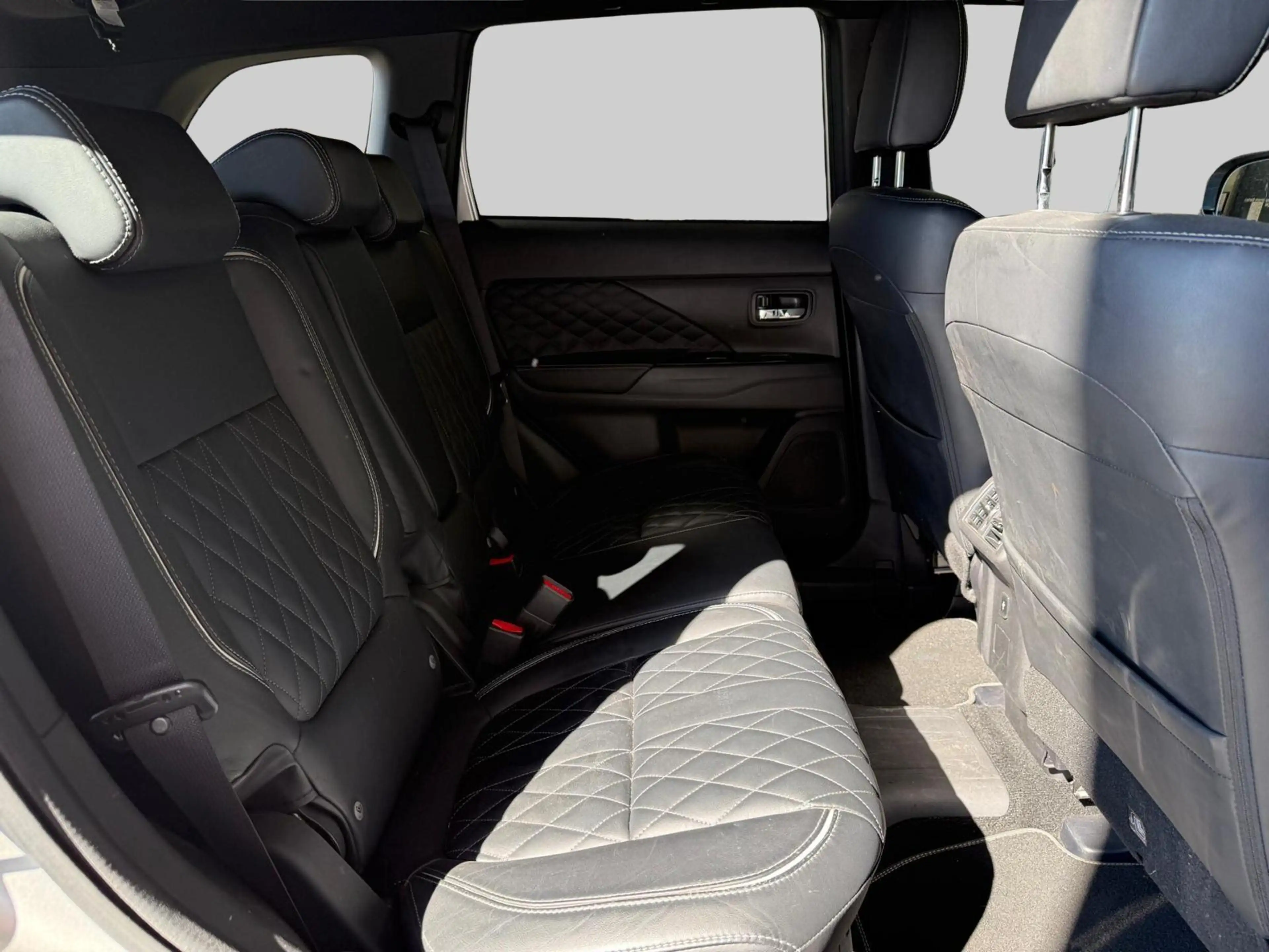 Mitsubishi Outlander 2.4 PHEV S-Edition — photo 6