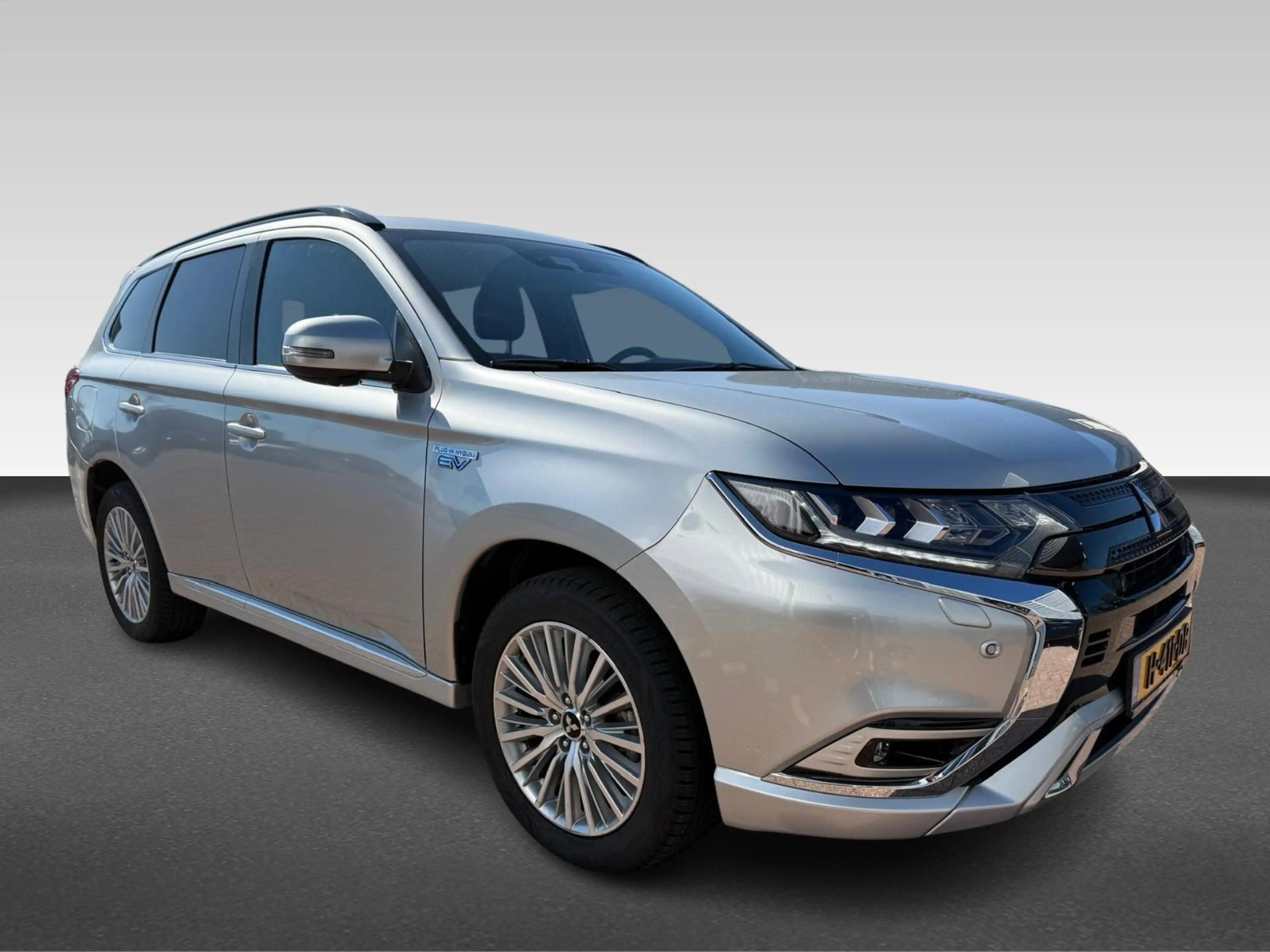 Mitsubishi Outlander 2.4 PHEV S-Edition — photo 8