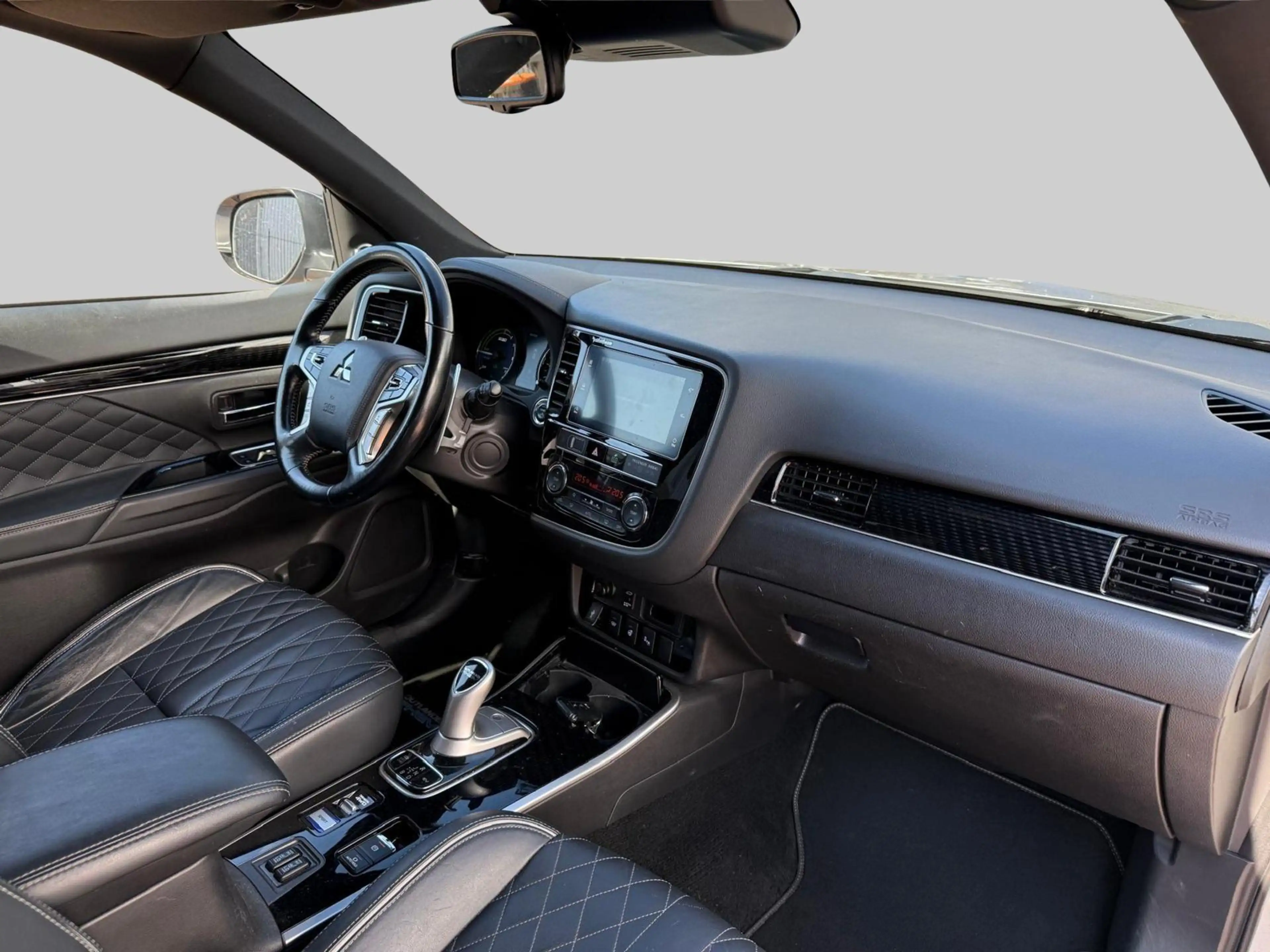 Mitsubishi Outlander 2.4 PHEV S-Edition — photo 13