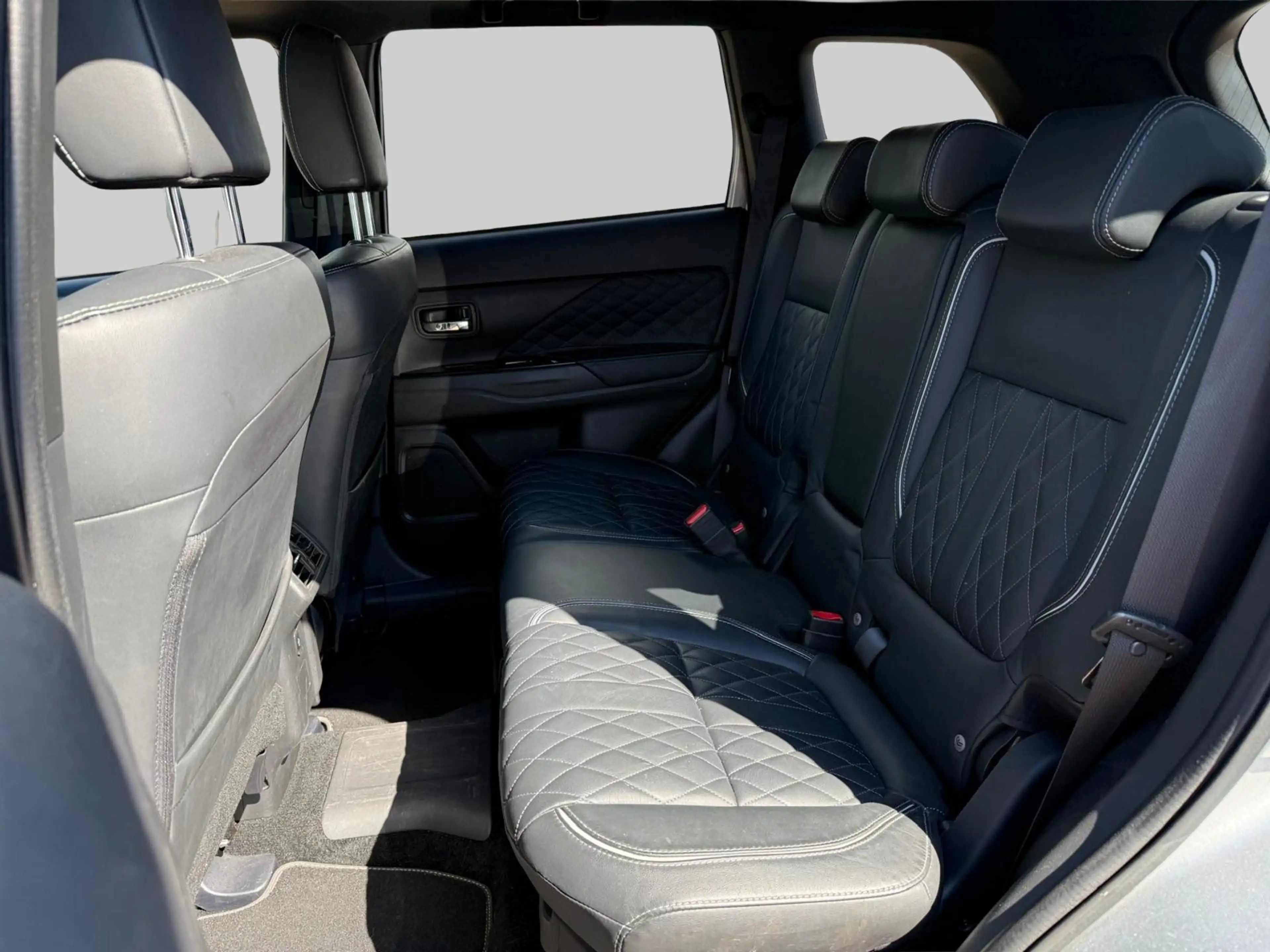 Mitsubishi Outlander 2.4 PHEV S-Edition — photo 14