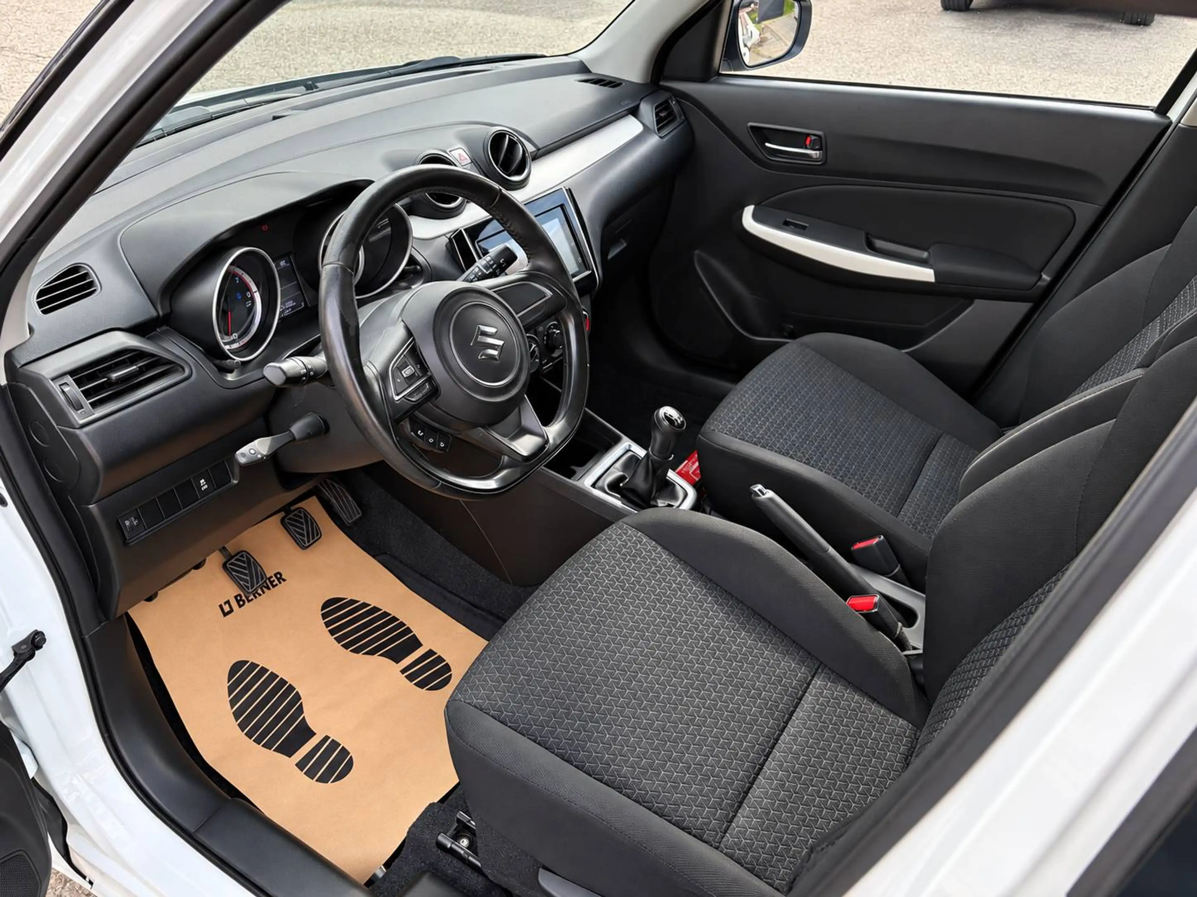 Suzuki Swift Swift 1.2i GL+ GPS / CARPLAY / CAMERA / GARANTIE 12 MOIS — photo 8