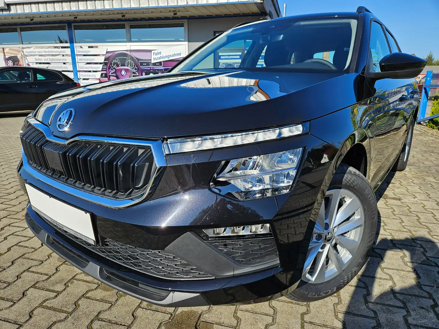 Skoda Kamiq Essence Schwarz - 1