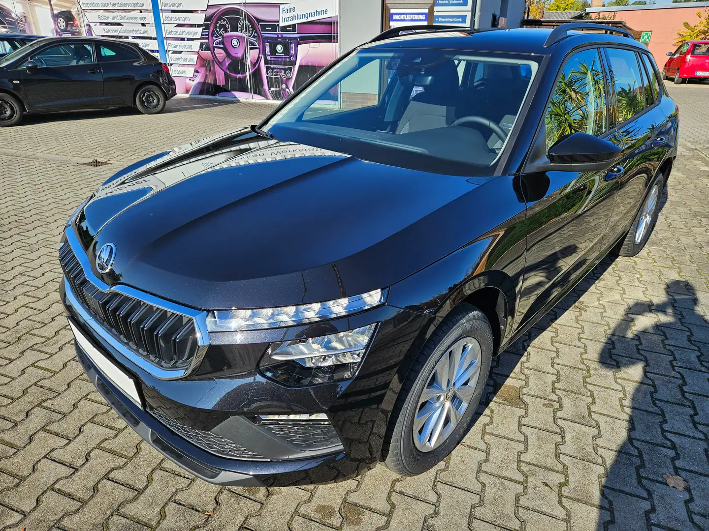 Skoda Kamiq Essence Schwarz - 2