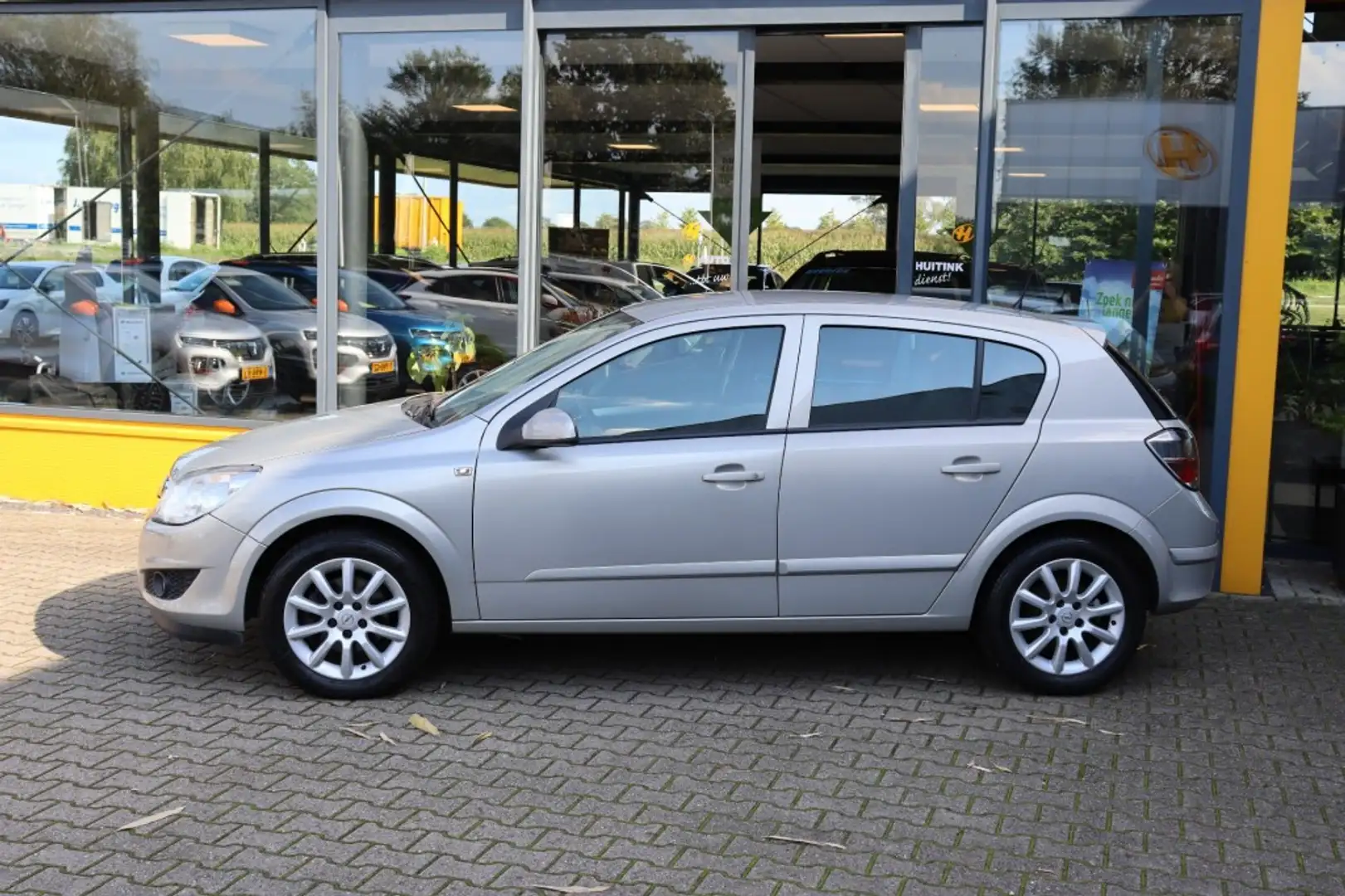 Opel Astra 1.8 Automaat  Cosmo Grau - 2