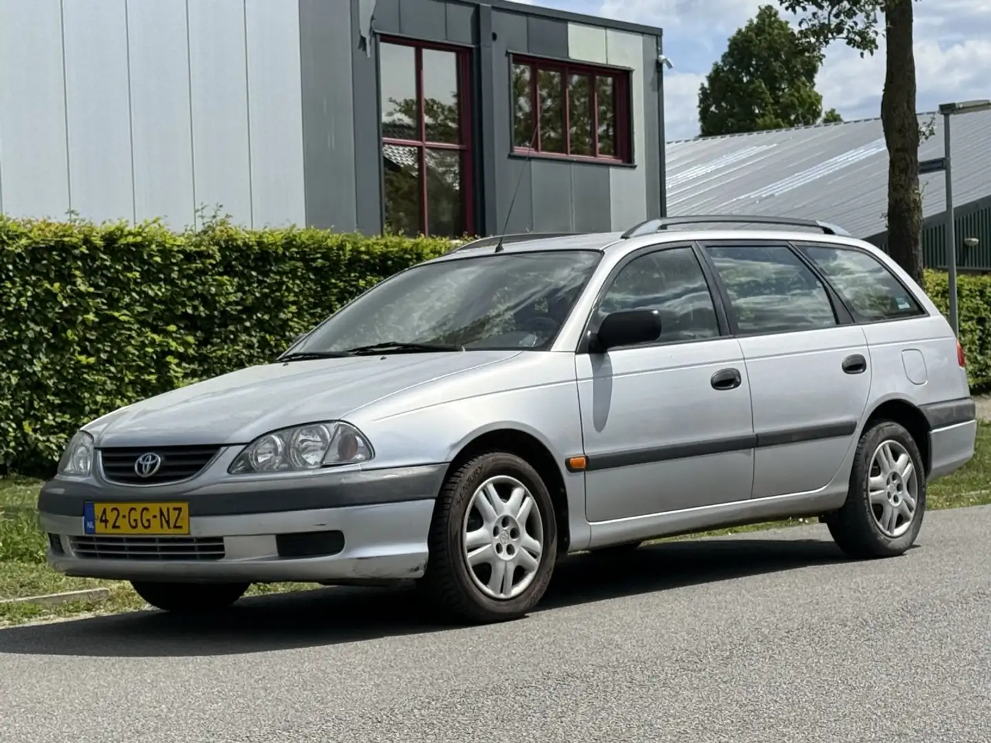 Toyota Avensis 1.8-16V AIRCO Gri - 1