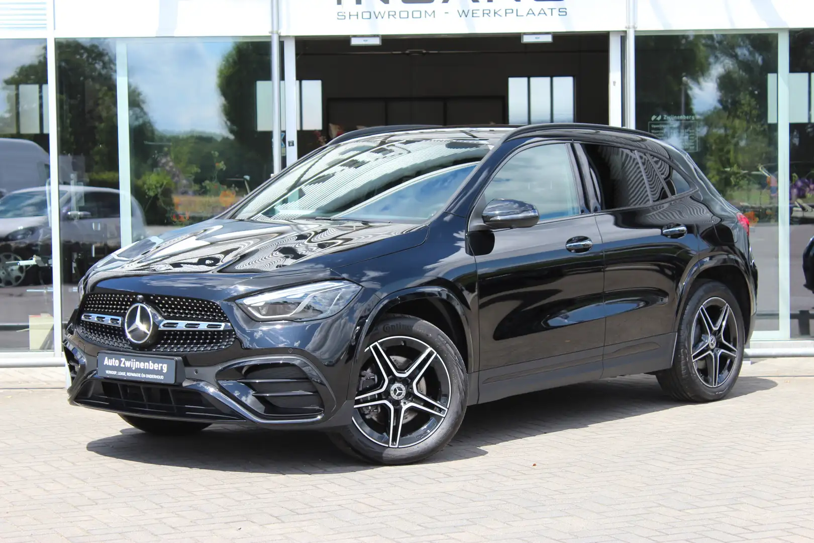 Mercedes-Benz GLA 250 e AMG Line | Distronic | Memory | Trekhaak | PANO Zwart - 1