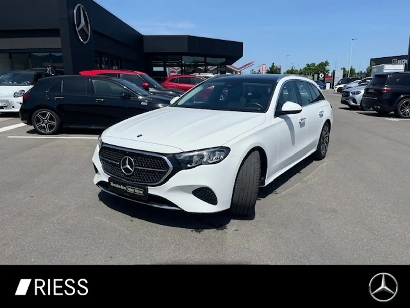 Mercedes-Benz E 220 d T Avantgarde Distr Navi LED AHK W-Paket Ambi Weiß - 1