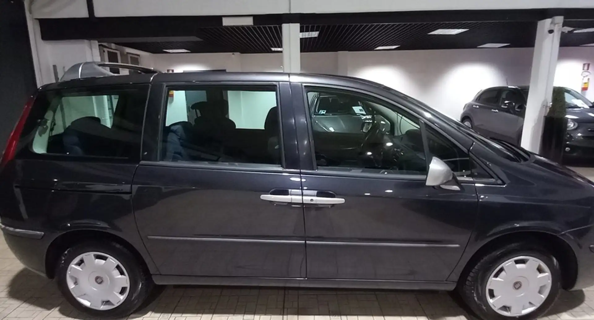 Fiat Ulysse 2.0 MJT 120 CV Dynamic Grau - 2