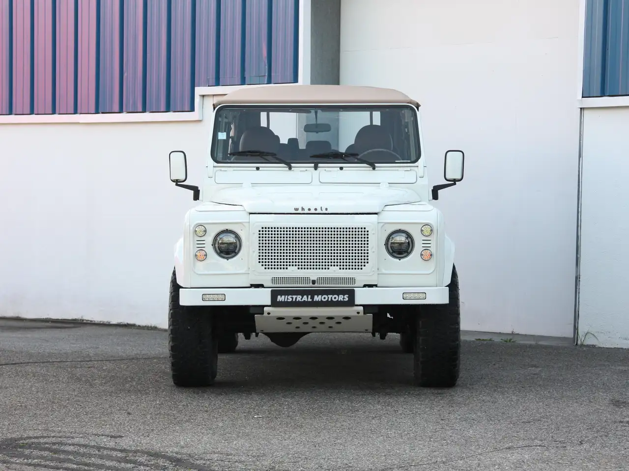Land Rover Defender