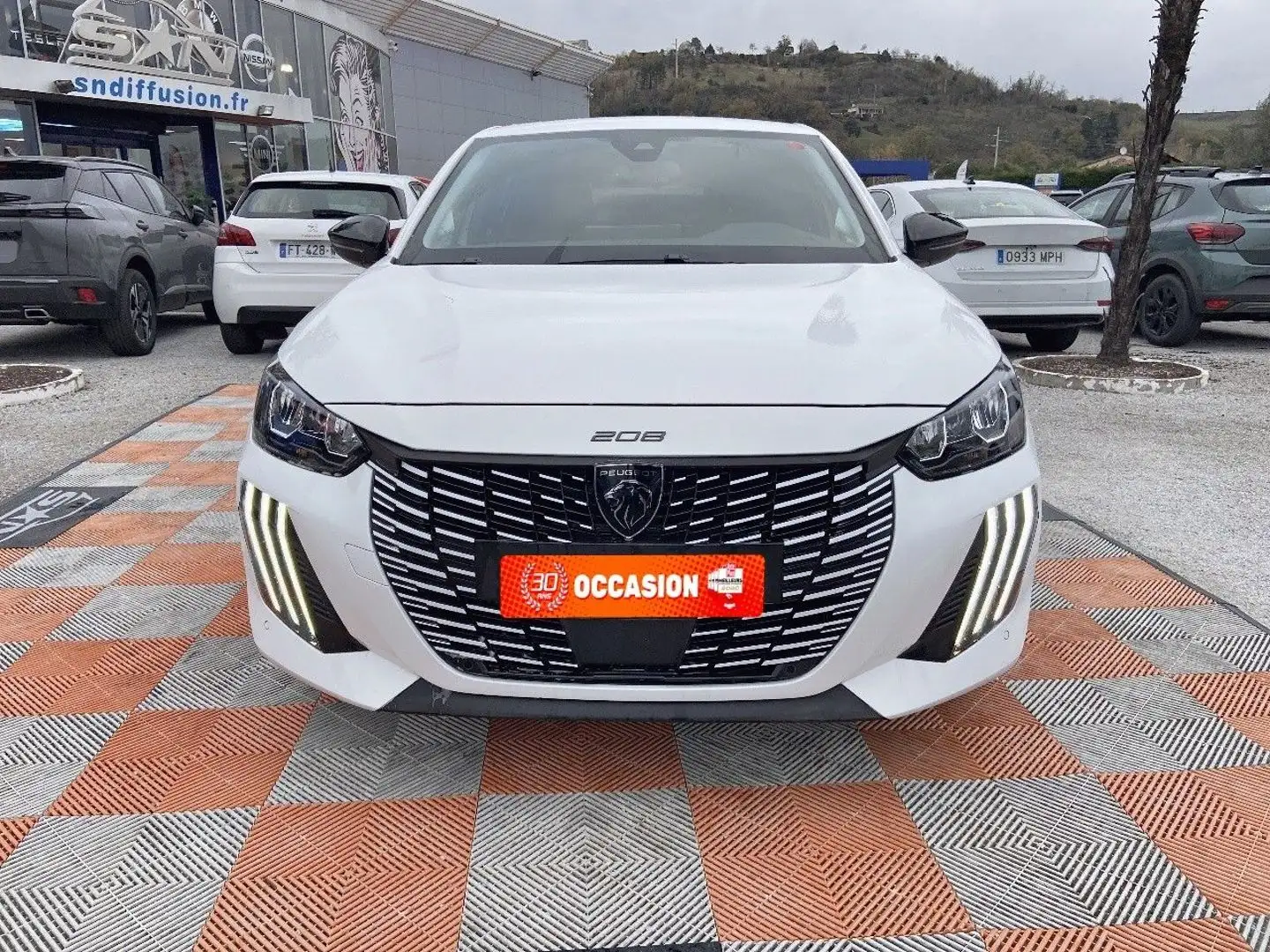 Peugeot 208 100 BV6 ALLURE Radars AV-AR Ecran 10\u0026amp;quot; Weiß - 2