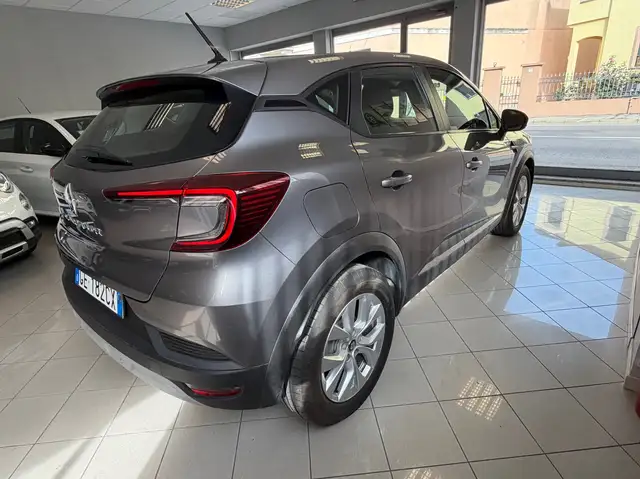 Renault Captur view 3