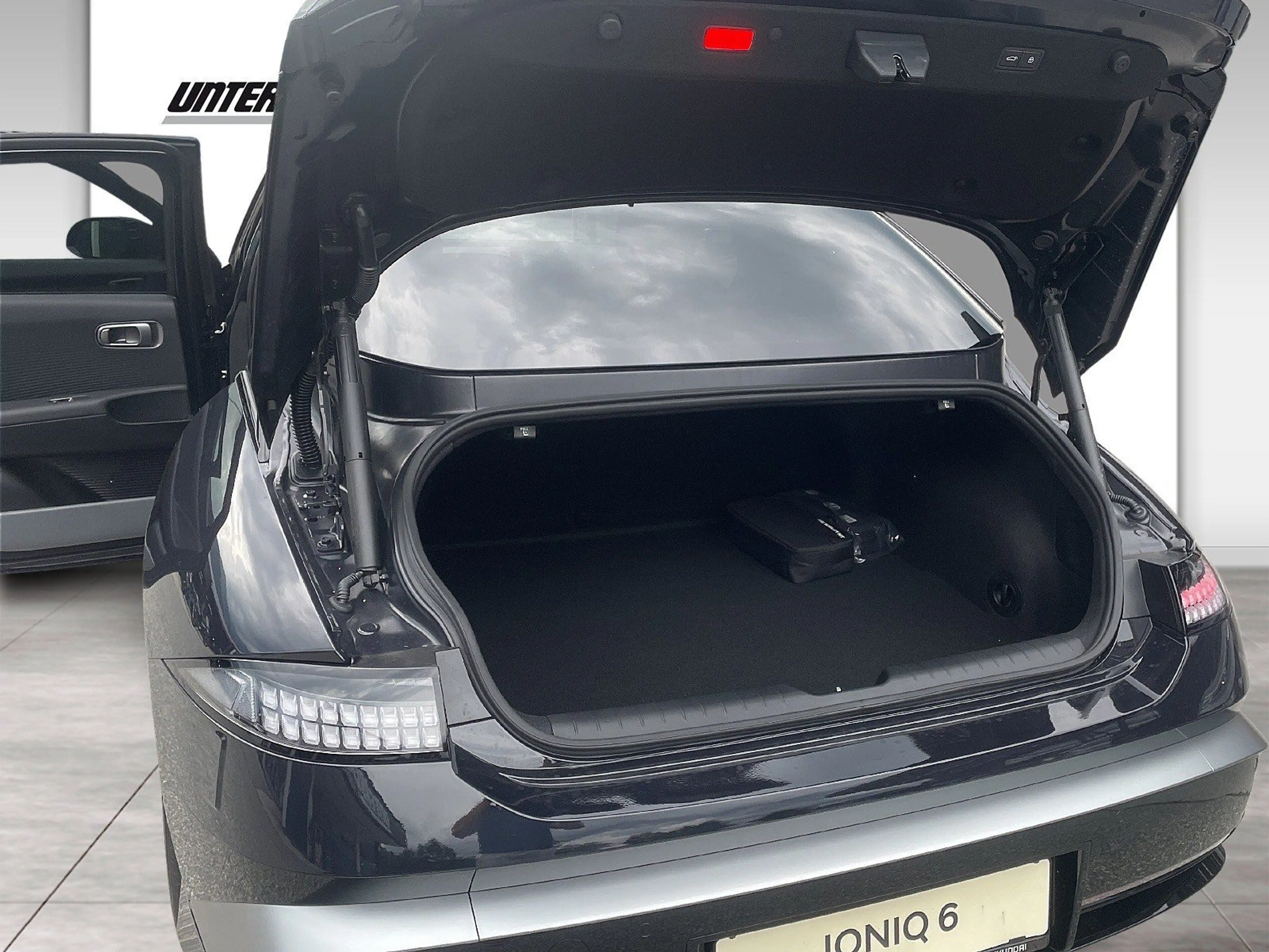 Hyundai IONIQ 6 (01.01.2021-) IONIQ 6 Comfort Line 84 kWh 4WD i66c — photo 12