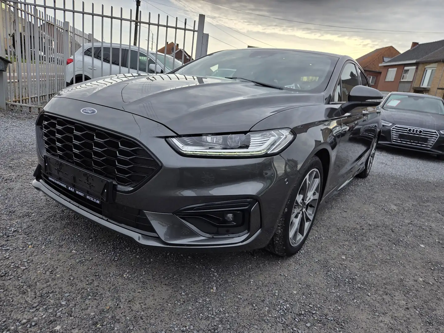 Ford Mondeo 2.0☆ST-LINE☆NAV☆CAM☆CARPLAY☆DAB☆ADAPCRUIS☆AUTOMAAT Grijs - 1