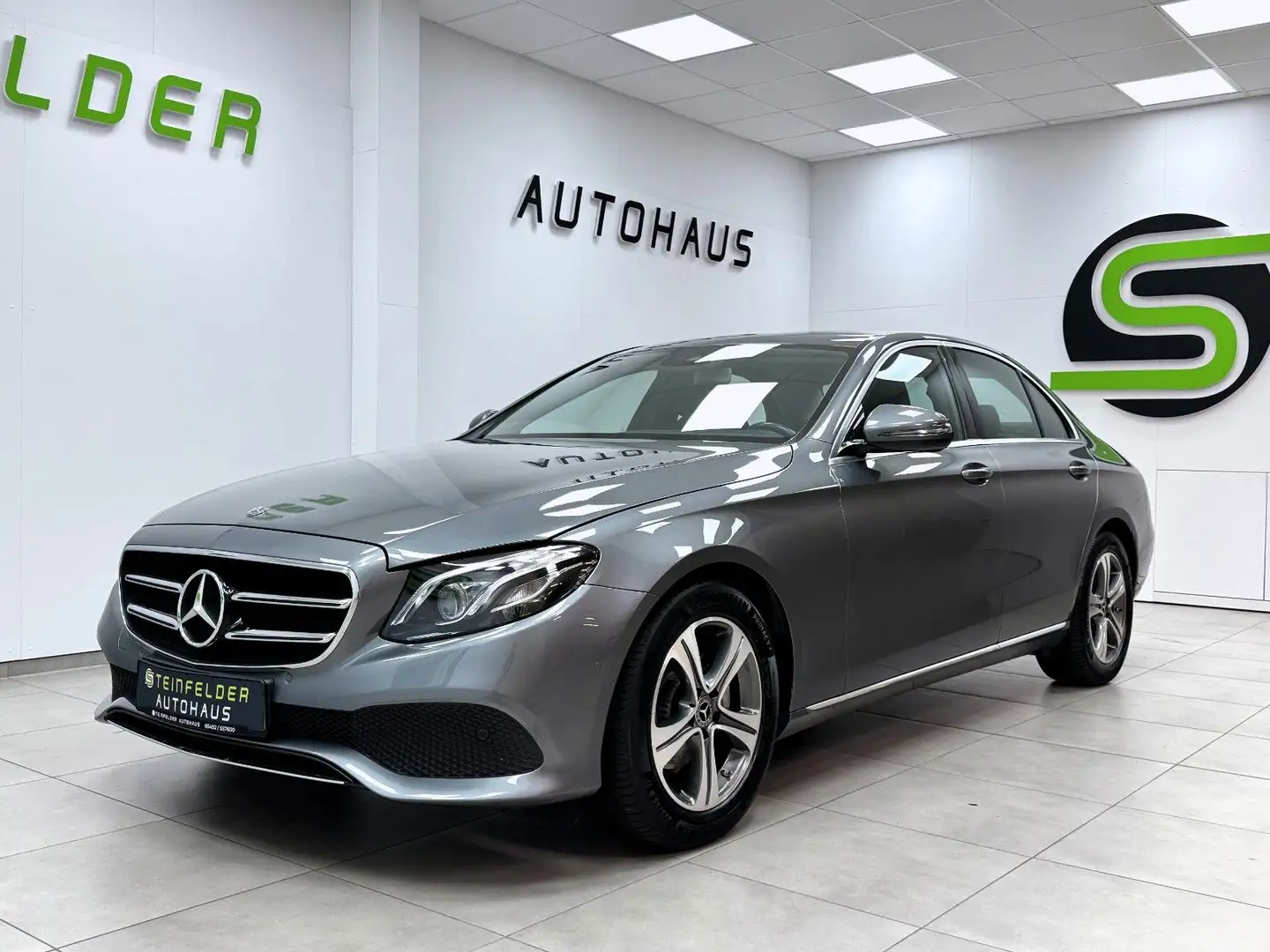 Mercedes-Benz E 220 d AVANTGARDE /WIDESCREEN / MULTIBEAM /RKAM Grau - 2