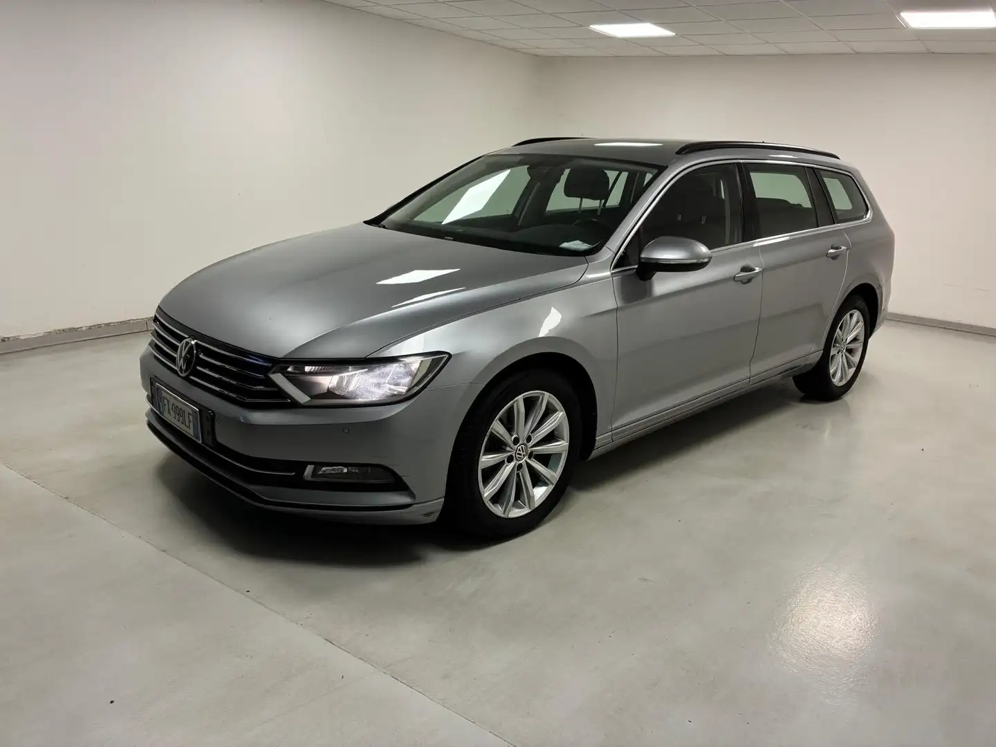 Volkswagen Passat Variant 1.6 tdi Business auto - 1