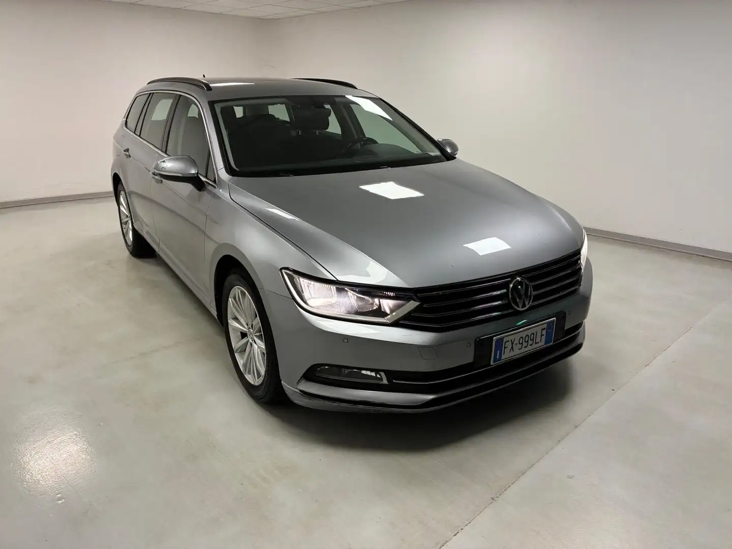 Volkswagen Passat Variant 1.6 tdi Business auto - 1