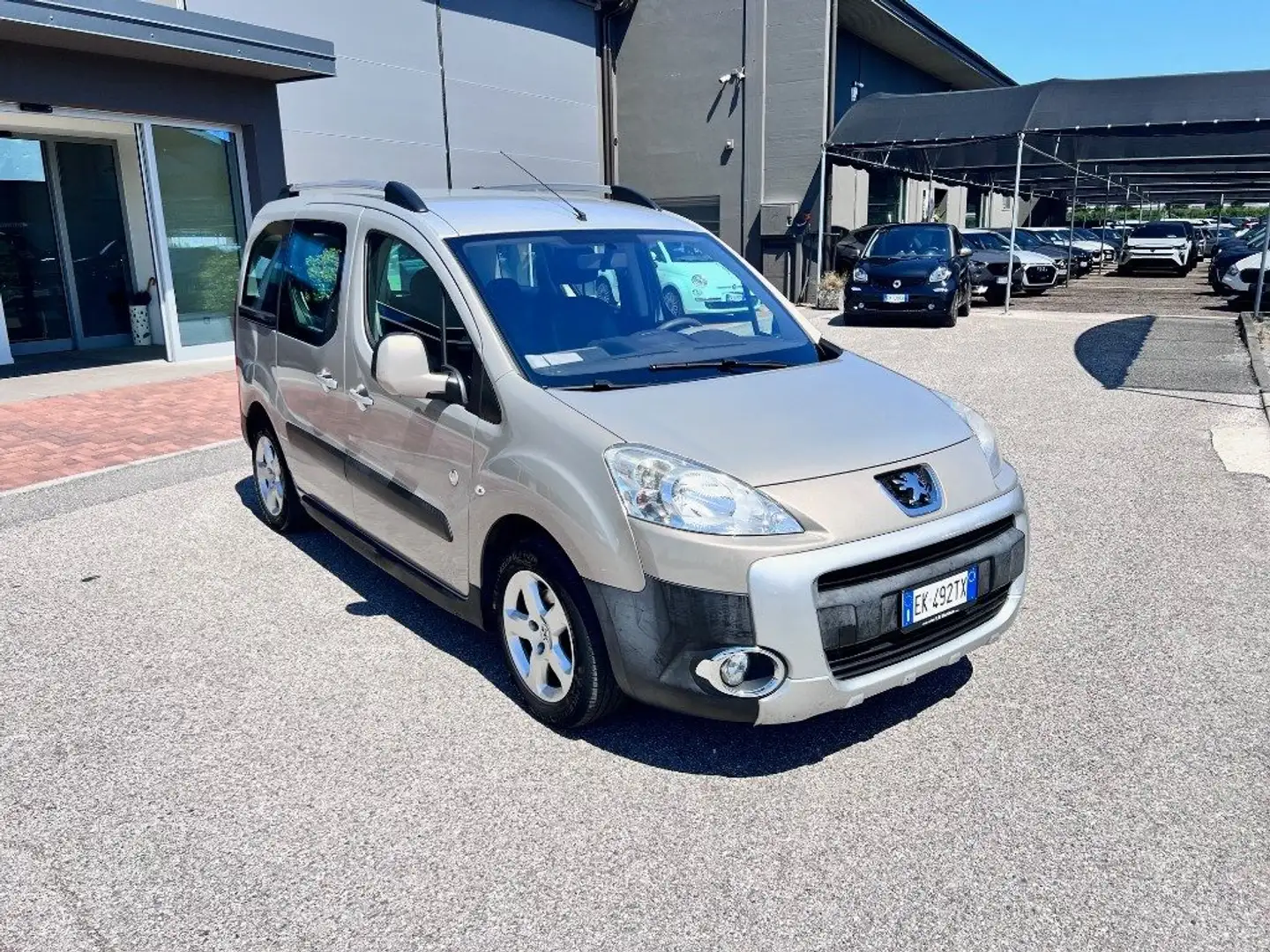 Peugeot Partner Tepee 1.6 HDi 112CV Outdoor Beige - 2