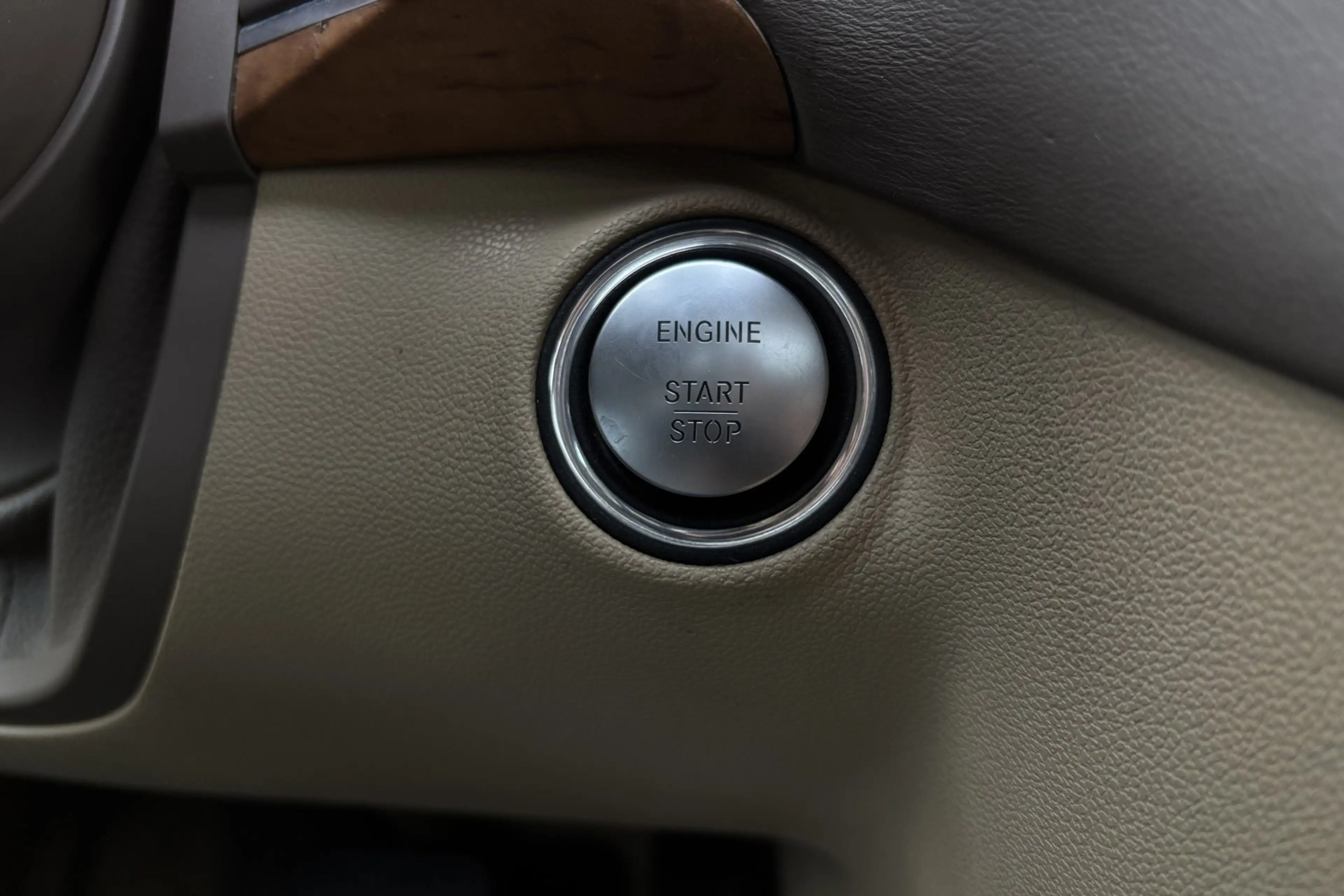 Mercedes-Benz GL 500 V8 4-Matic | Full Option | 1 of 1 | Two-Tone | Wid — photo 12