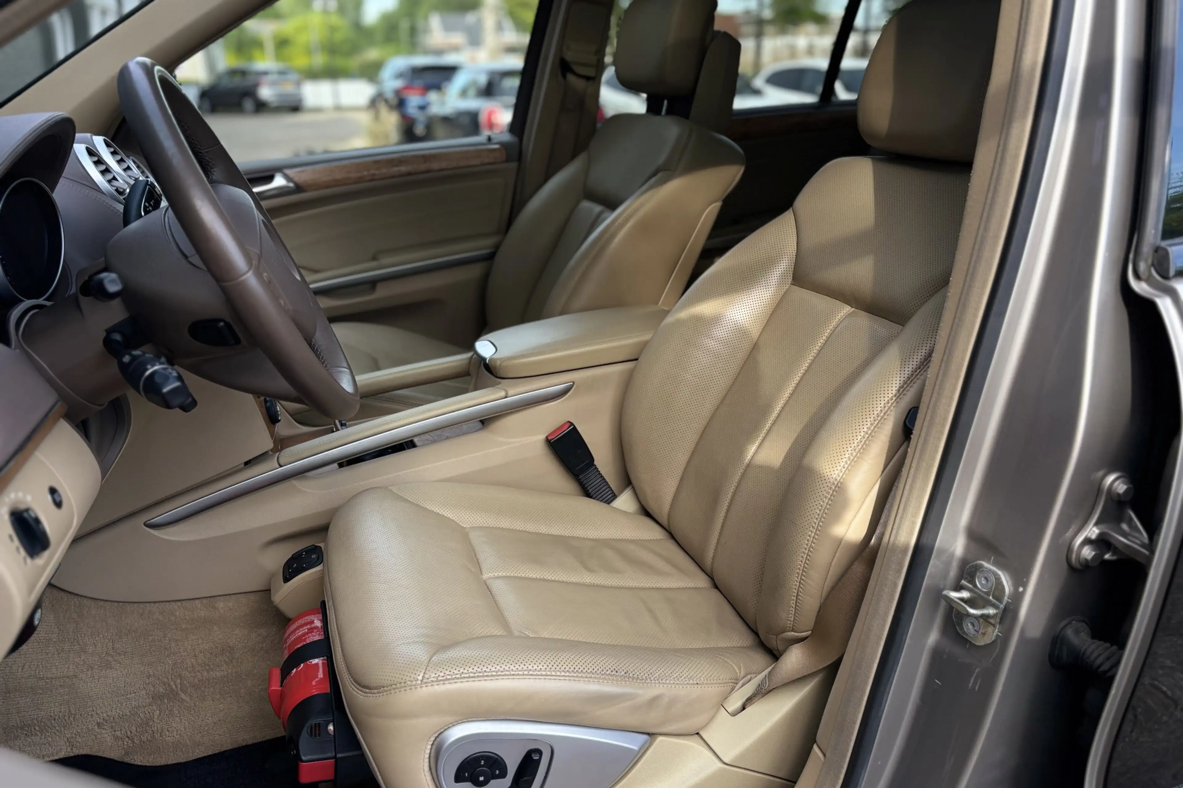 Mercedes-Benz GL 500 V8 4-Matic | Full Option | 1 of 1 | Two-Tone | Wid — photo 8