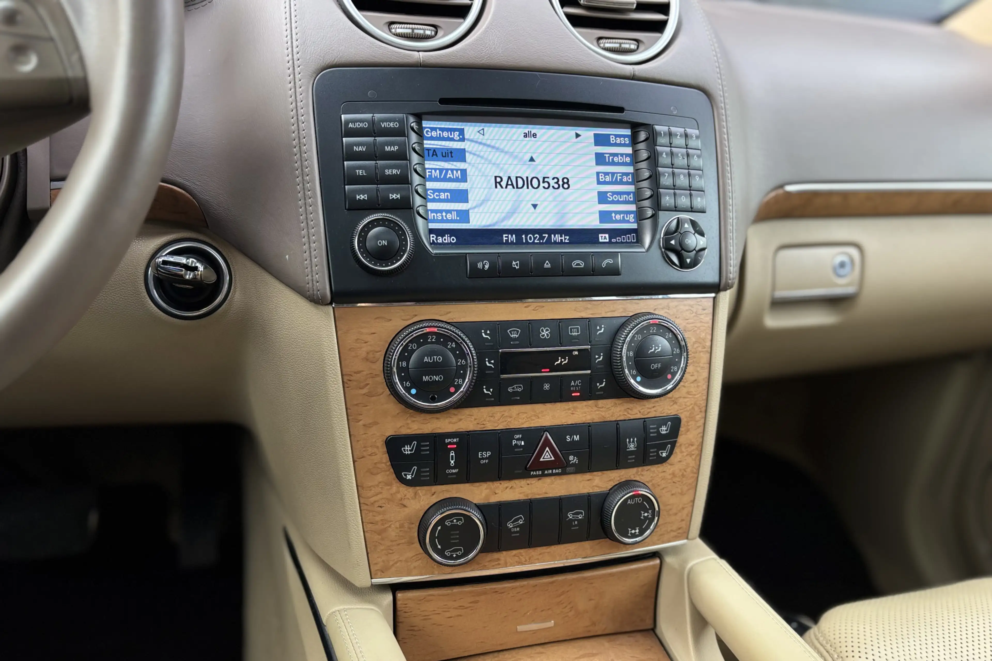Mercedes-Benz GL 500 V8 4-Matic | Full Option | 1 of 1 | Two-Tone | Wid — photo 11