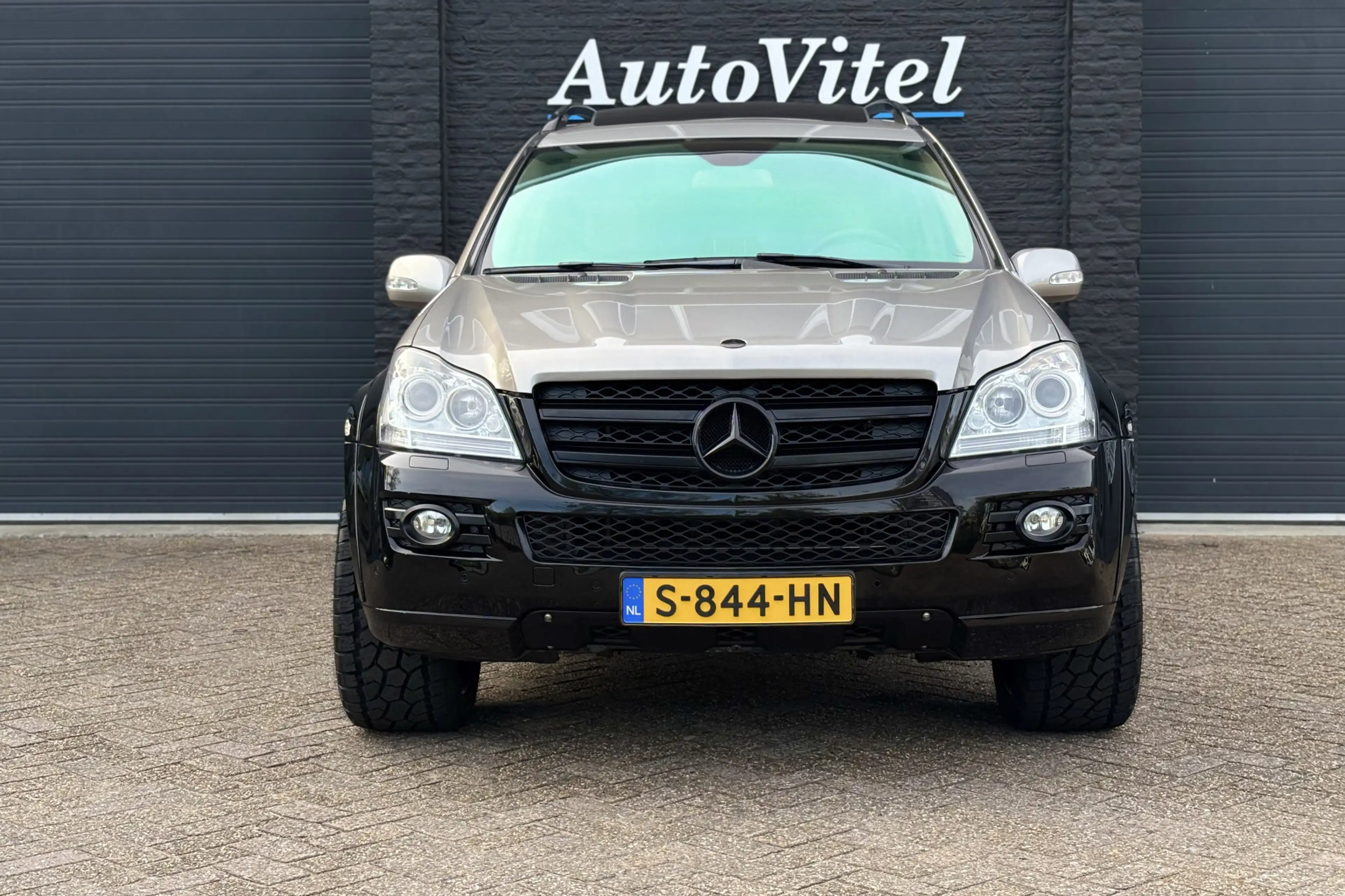 Mercedes-Benz GL 500 V8 4-Matic | Full Option | 1 of 1 | Two-Tone | Wid — photo 14