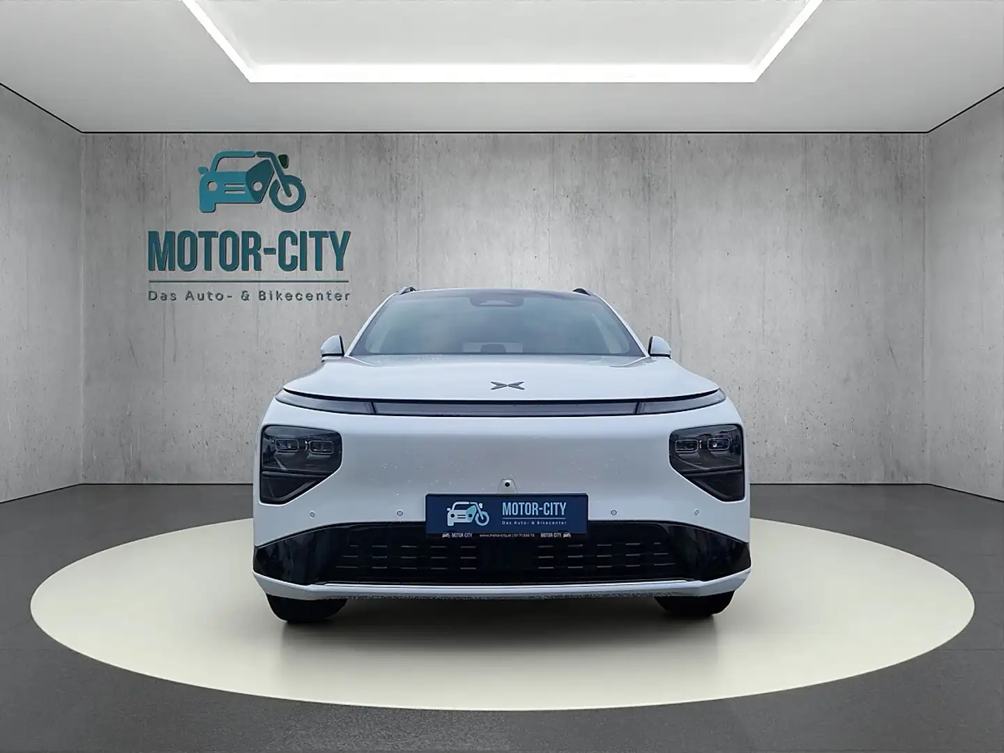 Xpeng G9 Long Range RWD Weiß - 2
