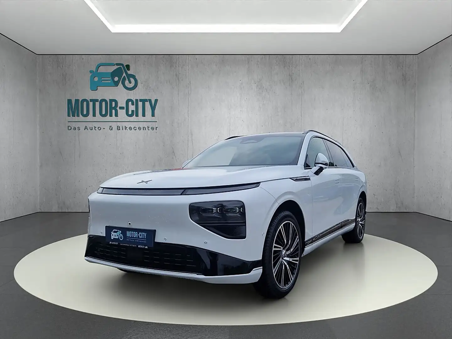 Xpeng G9 Long Range RWD Weiß - 1