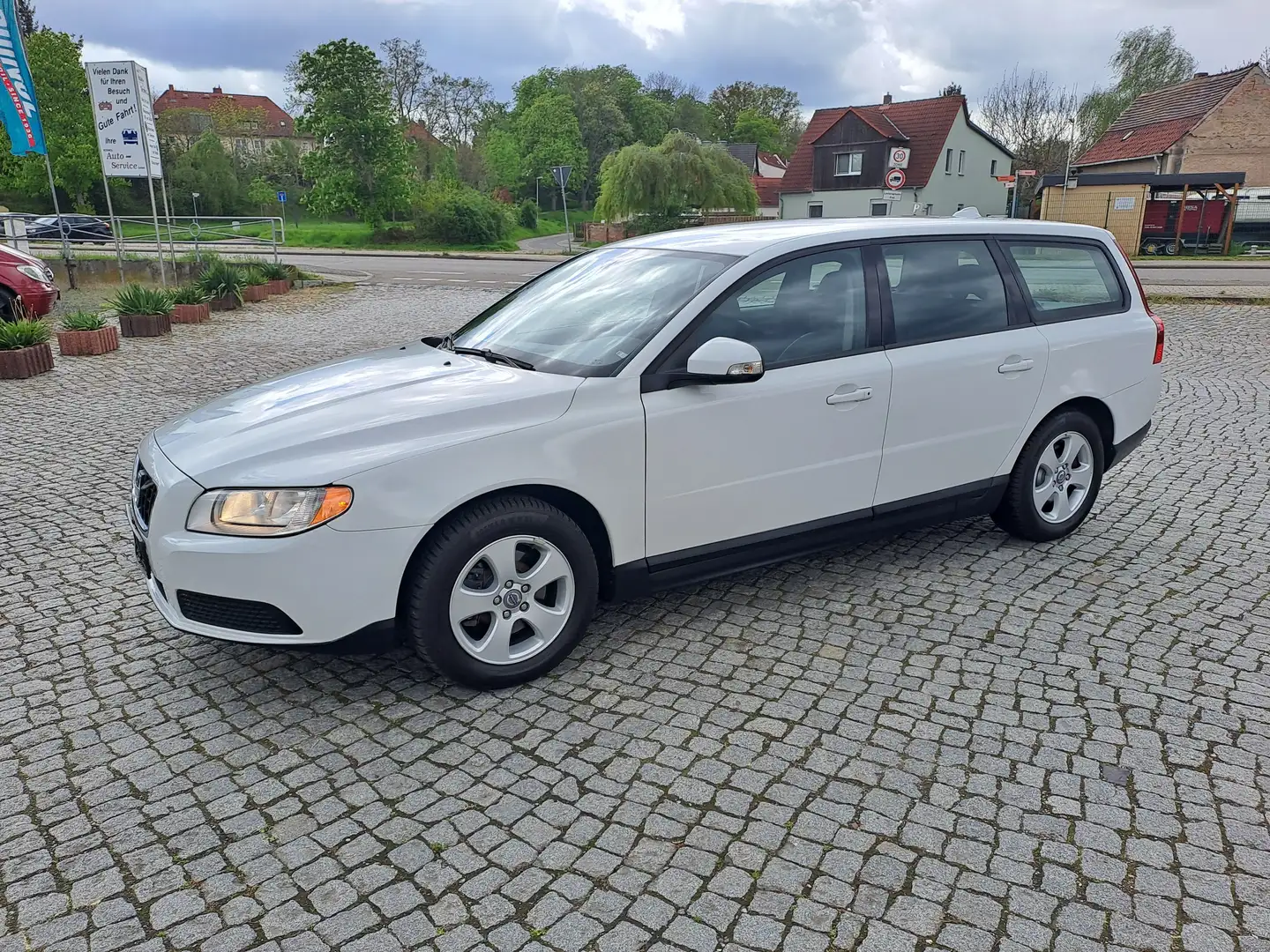 Volvo V70 2.0 White - 1