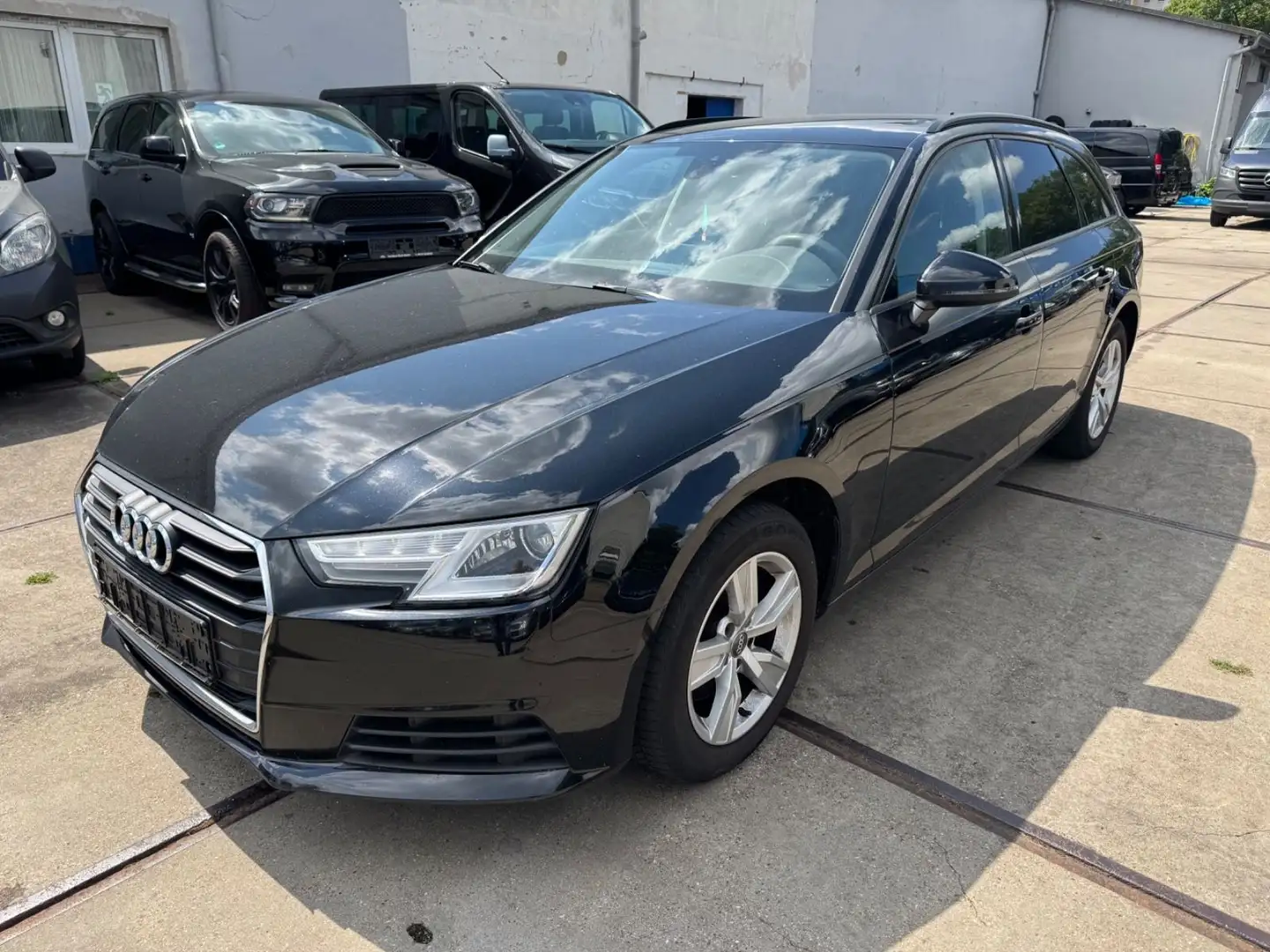Audi A4 Avant HU bis Mai 2027 Negro - 1