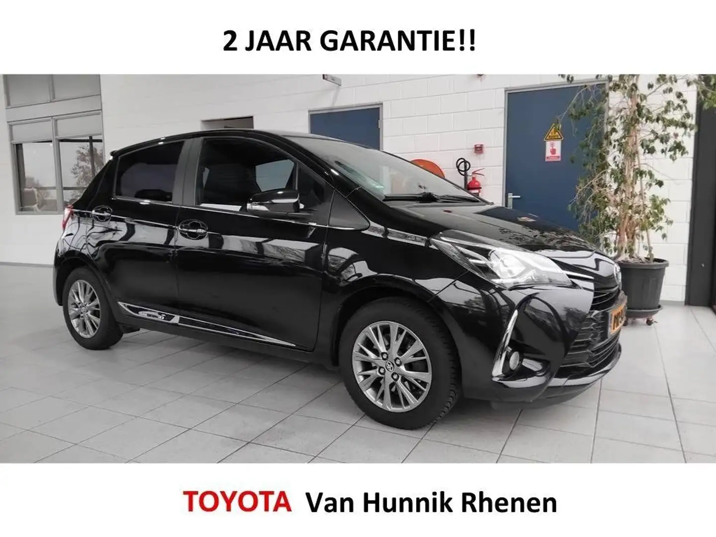 Toyota Yaris 1.5 VVT-i Executive | Navigatie | Camera | Climat Zwart - 1