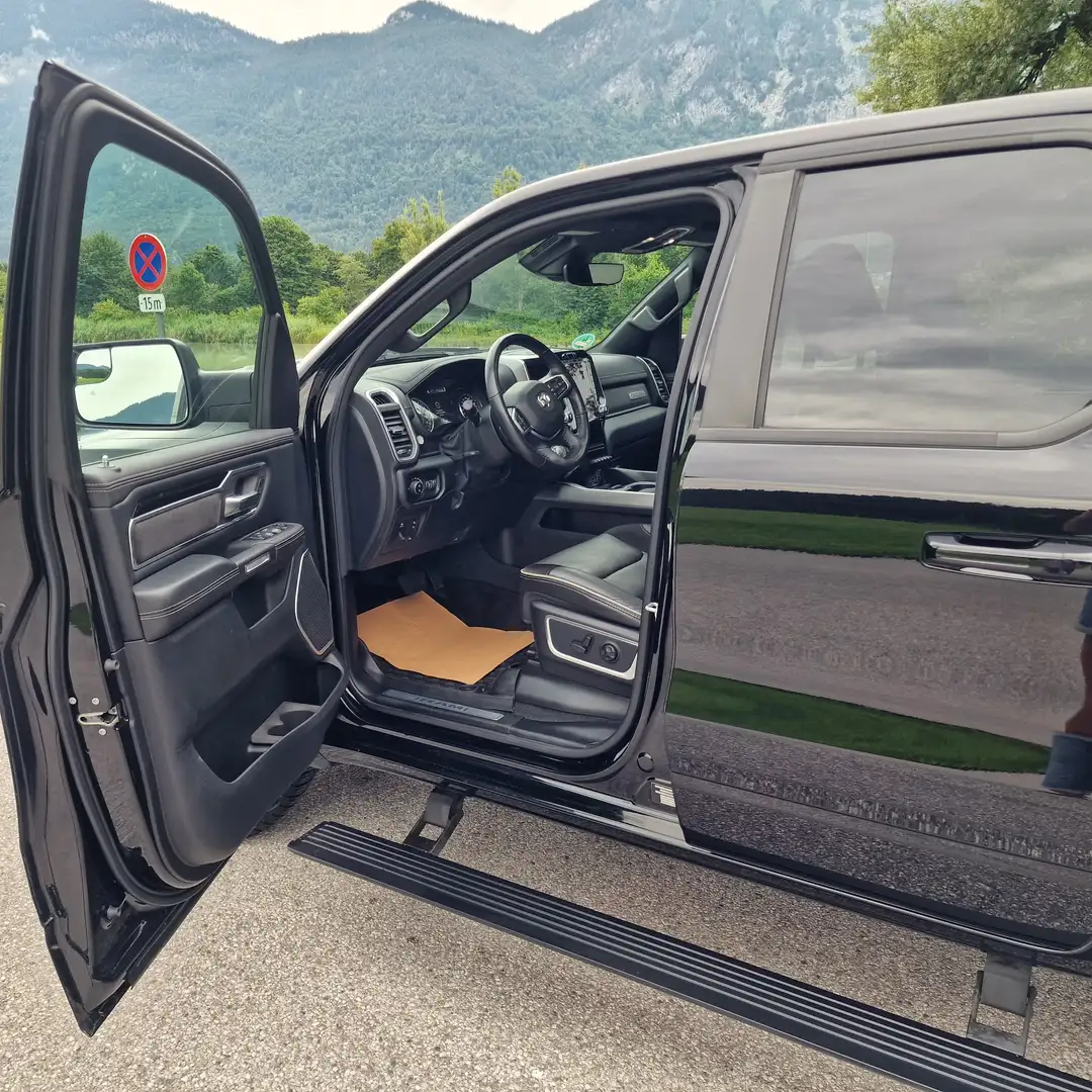 Dodge RAM RAM 1500 Laramie Quad Cab Night Edition Schwarz - 2