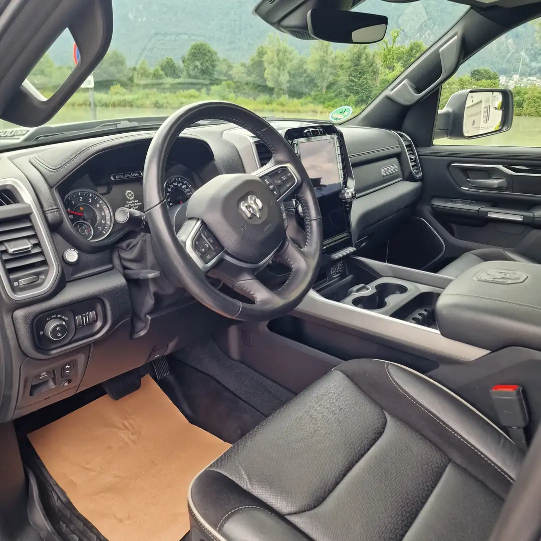 Dodge RAM RAM 1500 Laramie Quad Cab Night Edition Schwarz - 1