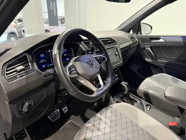 Volkswagen Tiguan view 8