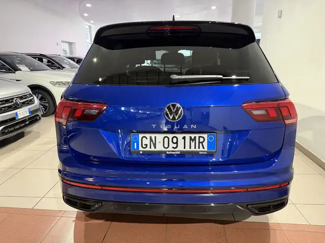 Volkswagen Tiguan view 4