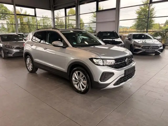 Volkswagen T-Cross view 3