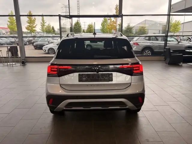 Volkswagen T-Cross view 5