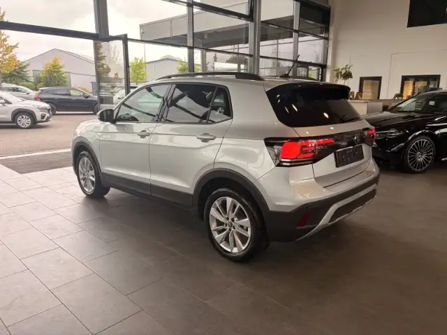 Volkswagen T-Cross view 6