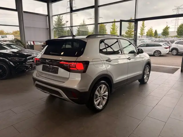 Volkswagen T-Cross view 4